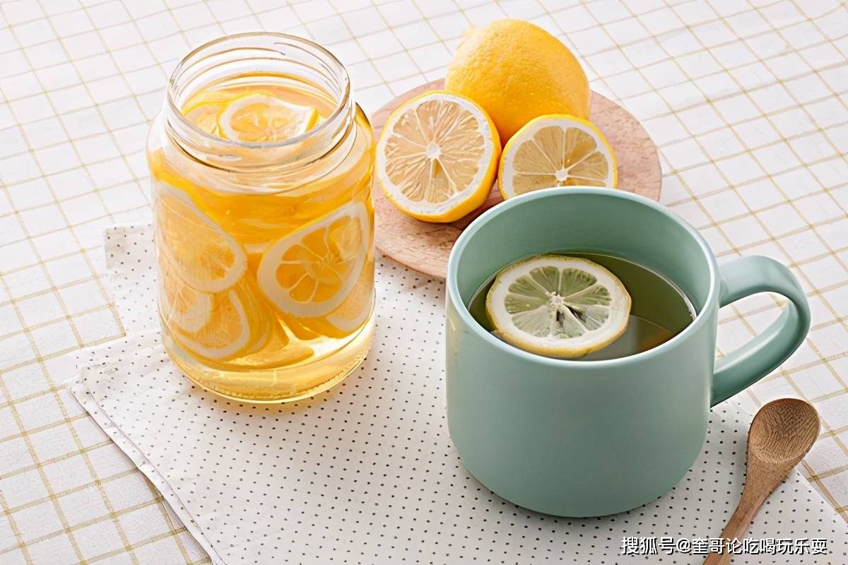 【食材】:柠檬,红茶包,冰糖