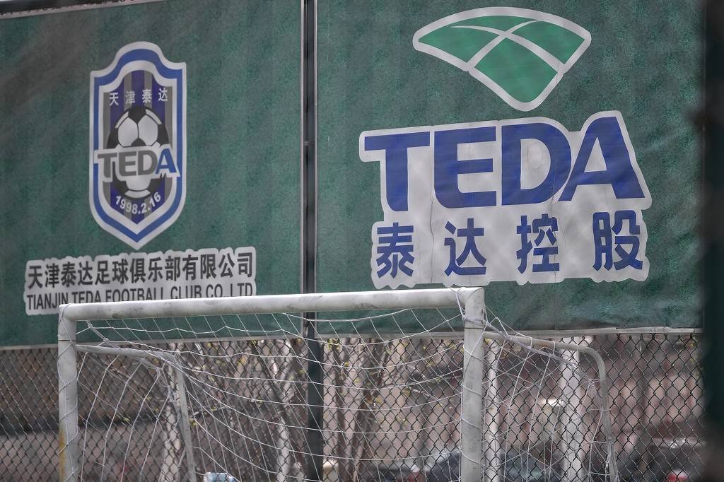 高清:津门虎将解散俱乐部人去楼空 球迷留言扎心