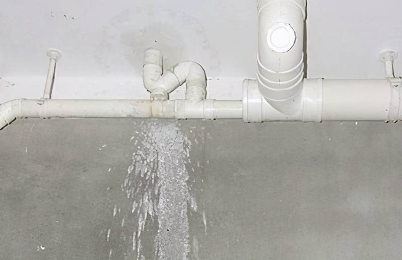 厨房漏水到楼下怎么修?_水管
