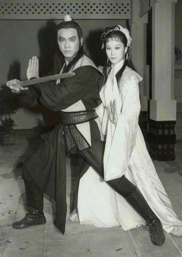 1985年《飞燕惊龙》,卧龙生经典武侠剧,尔冬升主演,谁