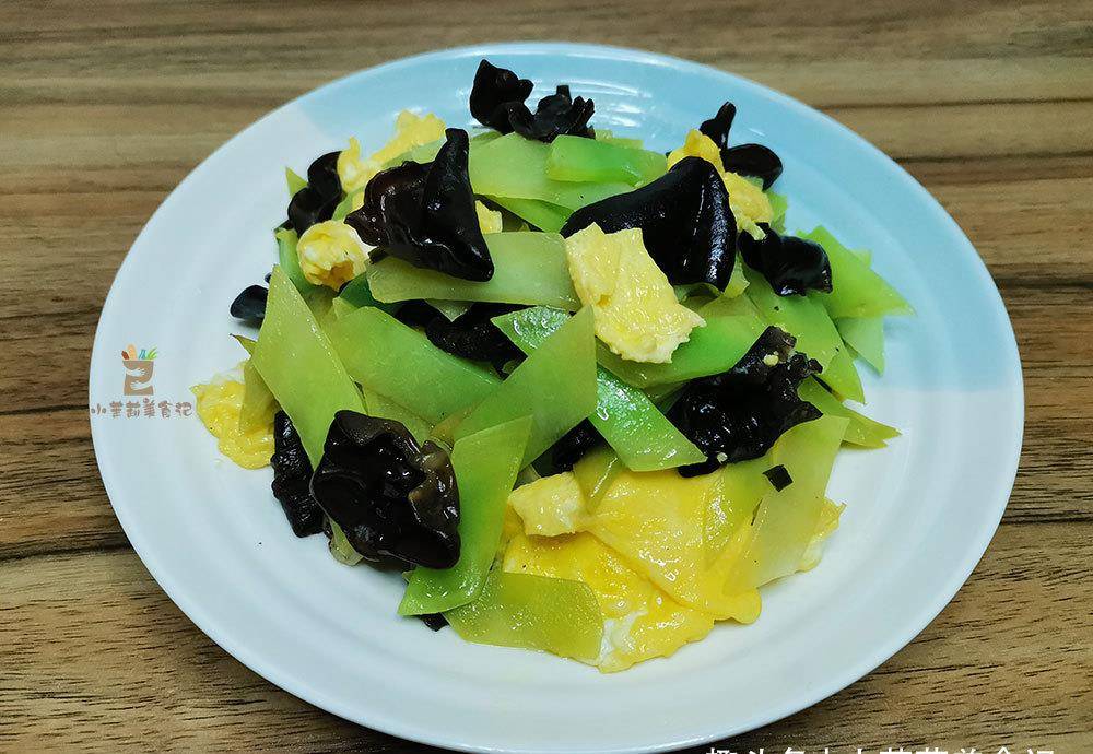 莴笋被称为"千金菜",叶酸含量高,春季要常吃,低脂爽口