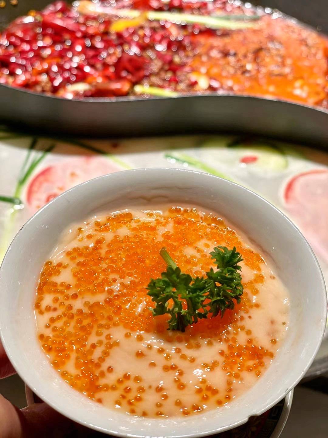 煮进锅里,稍等片刻,鱼籽在口中爆开,鱼豆花嫩滑爽口