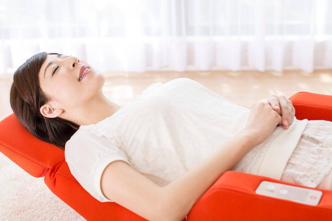 原创女性腰痛难忍?可能与这3个原因有关,呵护腰部健康!女性须知