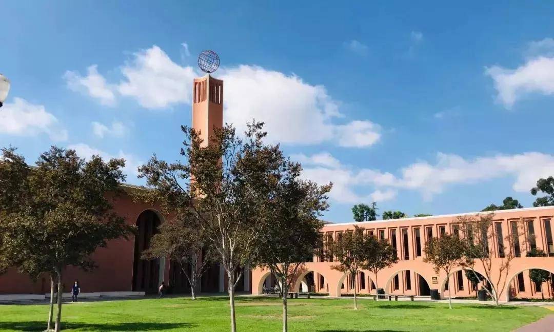 南加州大学是美国顶尖的私立大学,综合排名全美第24名,位于加州洛杉矶