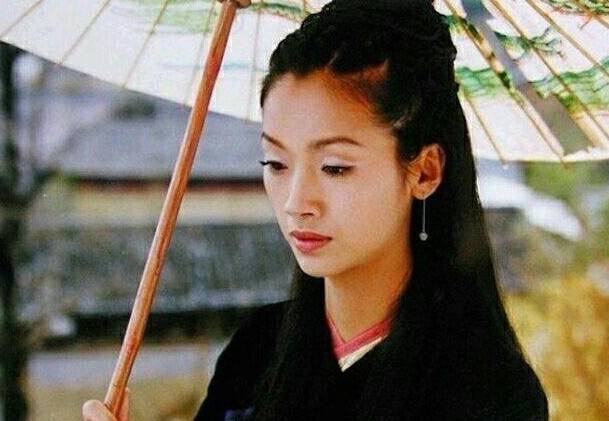 "黑衣小龙女"吴倩莲:曾拒绝刘德华,被庹宗华家暴今怎样了?