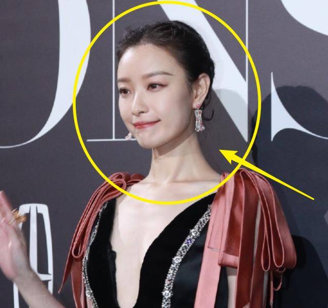 两人的天鹅颈成为焦点,倪妮轻松赢过她_手机搜狐网