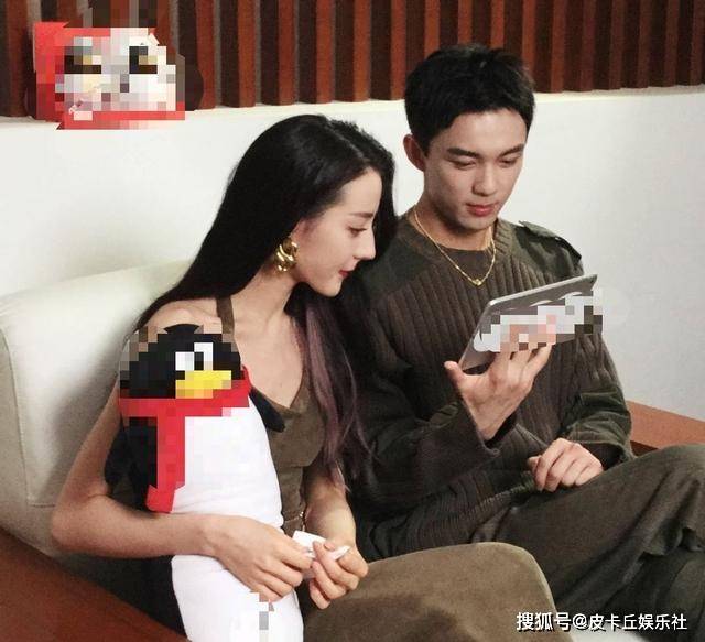 原创热巴为新剧宣传与吴磊同框太般配当场还原剧情系蝴蝶结