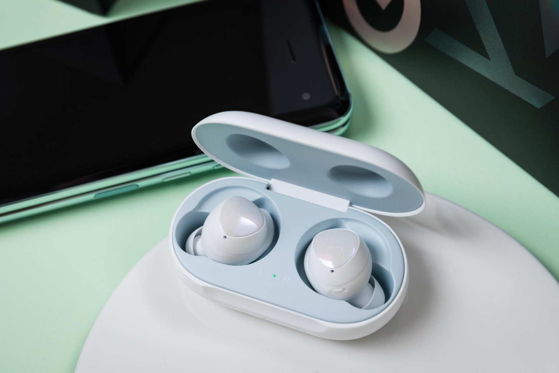 颜值与性能兼备的无线蓝牙耳机,这三款是首选_airpods