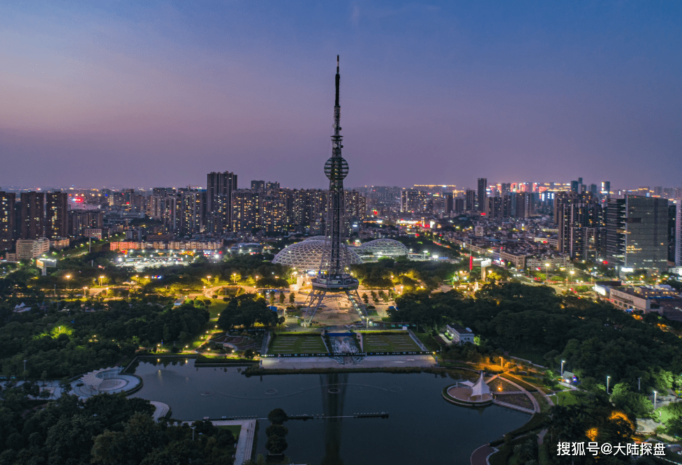 雄揽城芯壮阔风景,俯视整个佛山地标建筑电视塔,眺望佛山璀璨夺目夜景