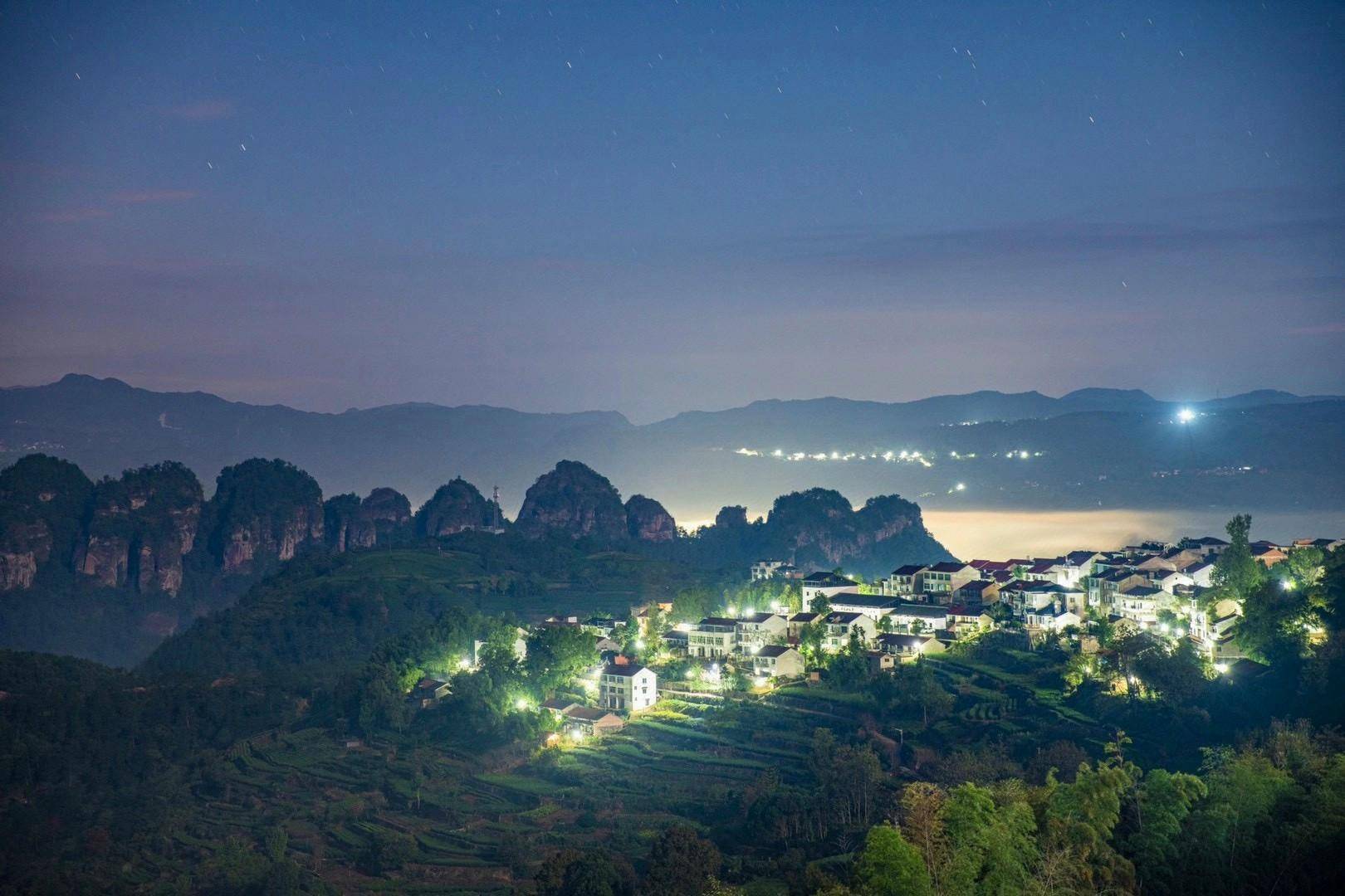 绍兴穿岩十九峰仙境般的山顶民宿超级火爆