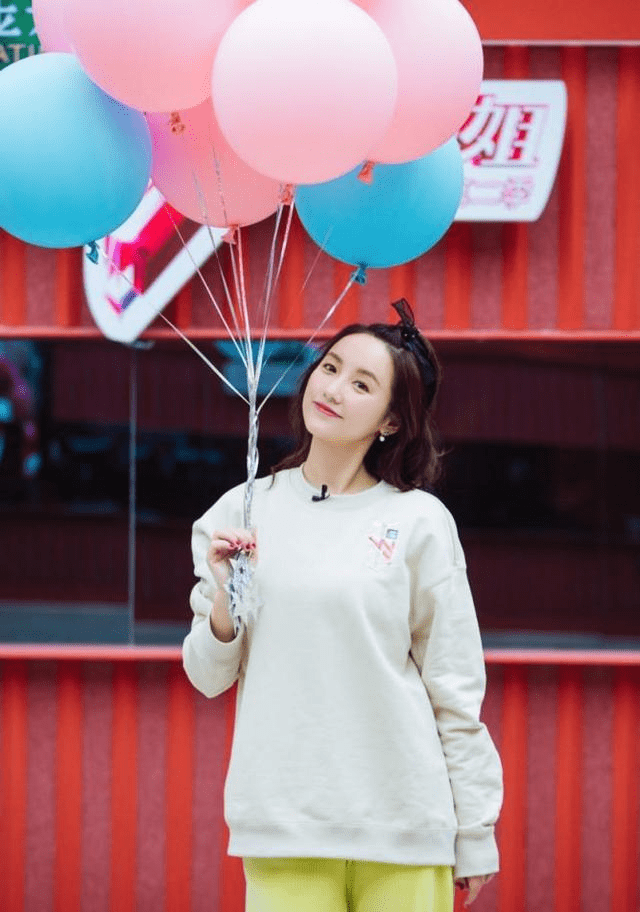 原创37岁的吕一大秀身材,体态婀娜惹人羡慕,参加节目用行动证明实力