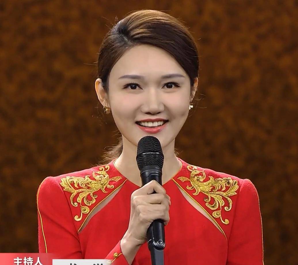 央视春晚口误后,龙洋主持315晚会又嘴瓢,想要接班董卿
