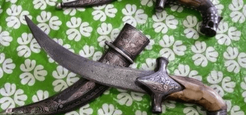 原创当今的大马士革刀和古代真正的大马士革刀对比,究竟有哪些区别?