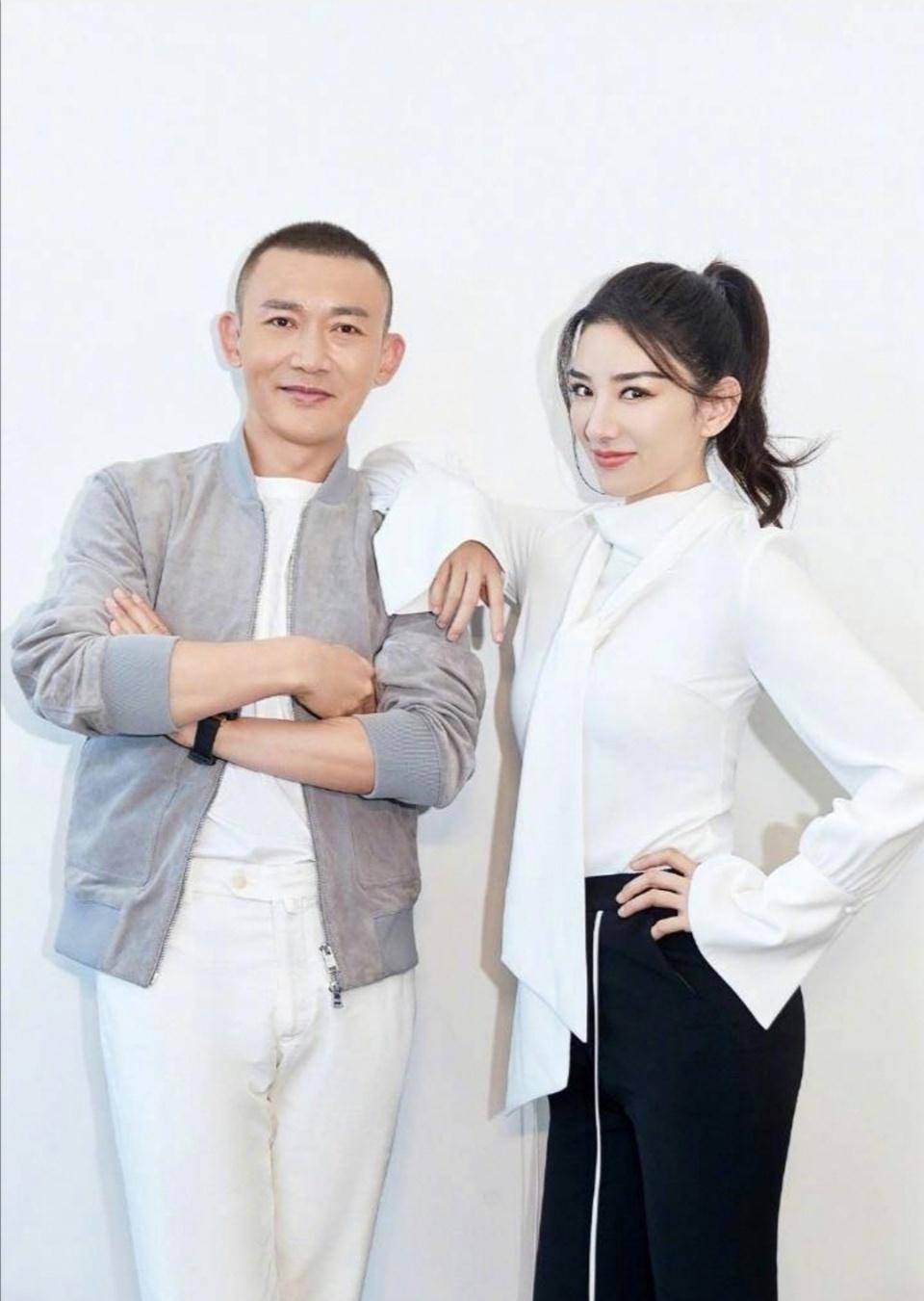 黄奕聂远20年后同框回忆杀!一个高马尾清新减龄,一个寸头帅气