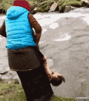 3,这娃摊上这么一个妈,也是倒了八辈子的霉,洗头居然倒立起来洗.