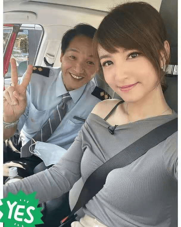 确实如网友们所言,驾驶技术如此生疏的陈嘉倩还是暂时不要一个人上路