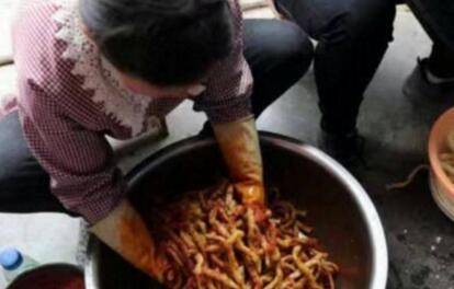 原创当看到辣条的生产过程之后,我发誓你以后肯定不会再吃了