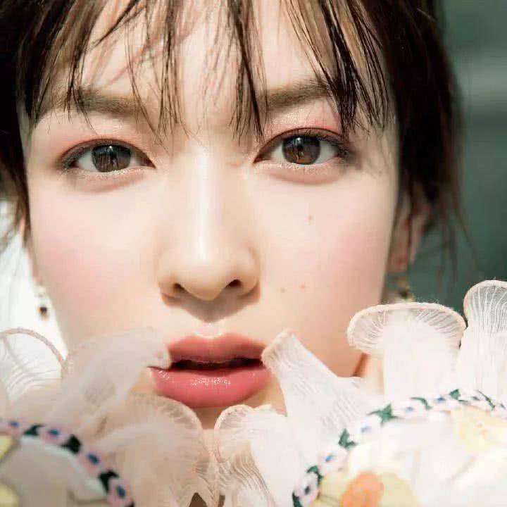 石原里美登上《baila》杂志封面,这温柔系妆容爱了!