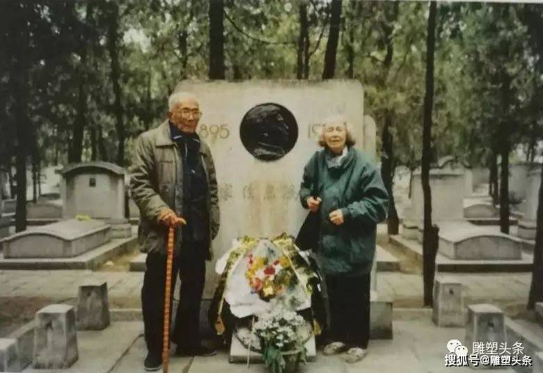 《汪精卫,陈壁君跪像》(1942年)参加重庆全国美展; 《大禹冶水》
