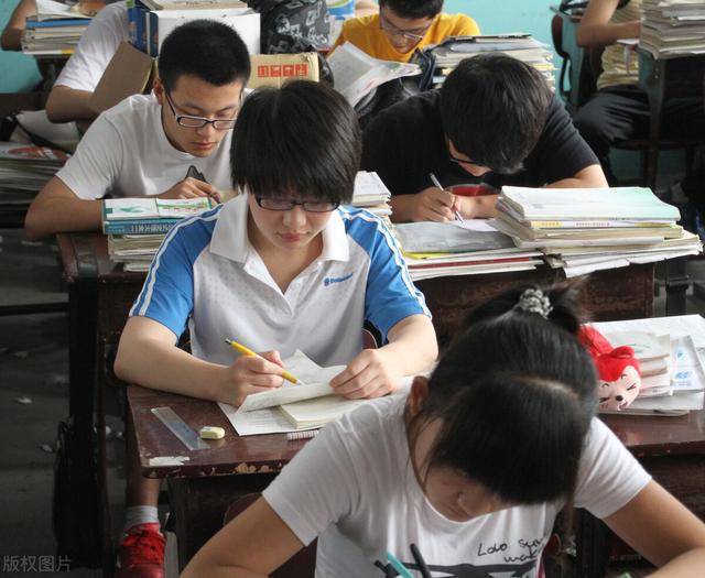 2021年高考进入最后2个月的冲刺阶段,各位高三生也正在紧张地备考当中