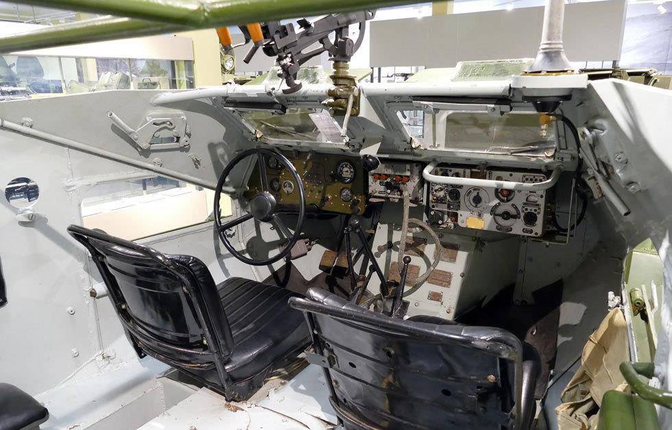 图说btr40装甲运兵车外形酷似德国型号车内空间小见缝插人