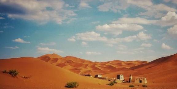 中国西部:两个同名同姓的库木塔格沙漠,一片没有生命的荒凉世界