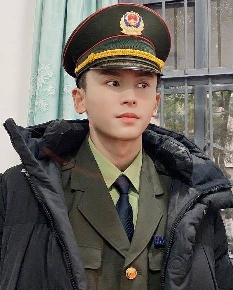 原创军装男星有多帅?白敬亭,李易峰演兵哥哥实力圈粉,龚俊才惊喜