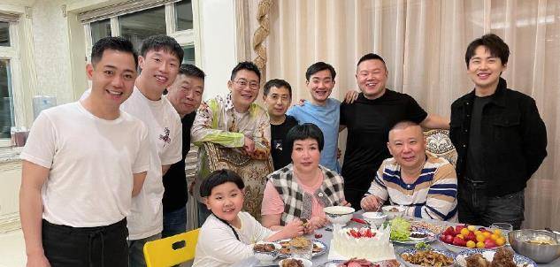 原创郭德纲为妻子庆生,栾云平藏了小心思,岳云鹏凌晨发文太有趣!