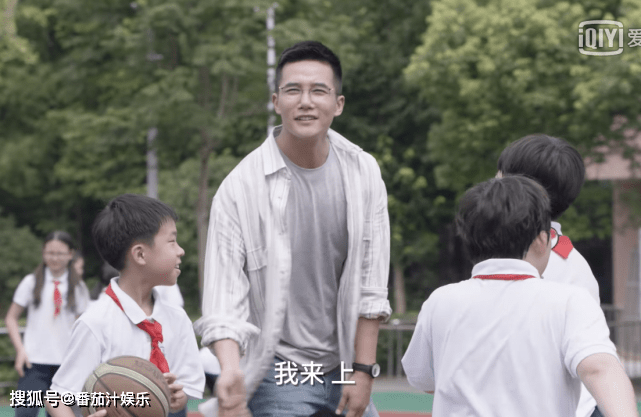 小舍得住廉租房吃泡面扒钟老师的收入师德有亏背后是缺钱