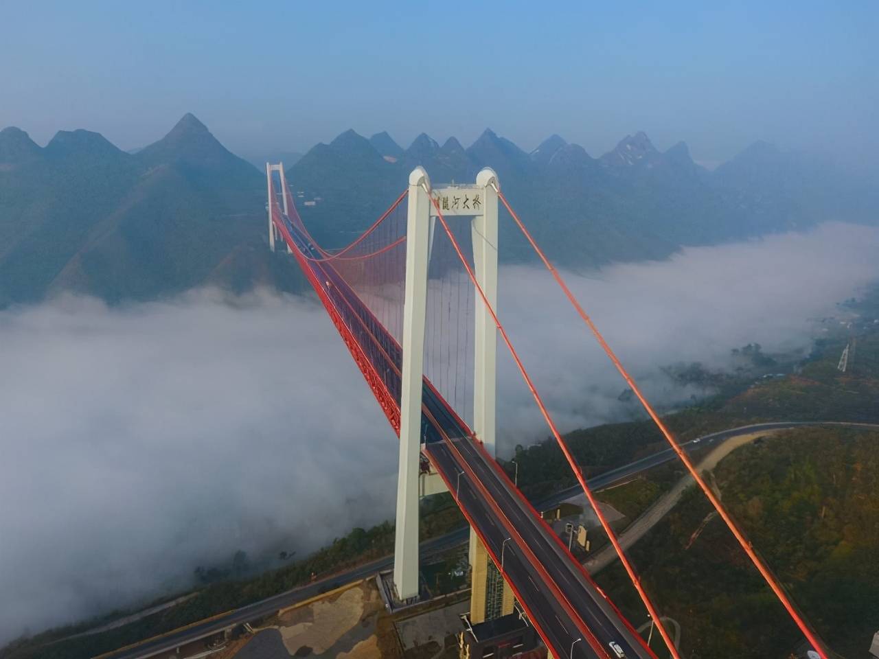 赫章大桥——世界梁式桥梁最高墩,2013年6月建成通车;大桥全长1073.