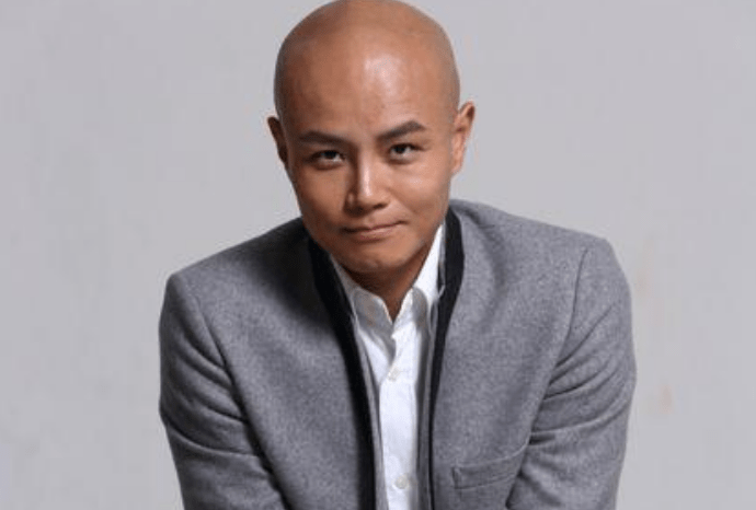 主持人乐嘉近况曝光,养2万元进口宠物狗,日常兜风开百万豪车