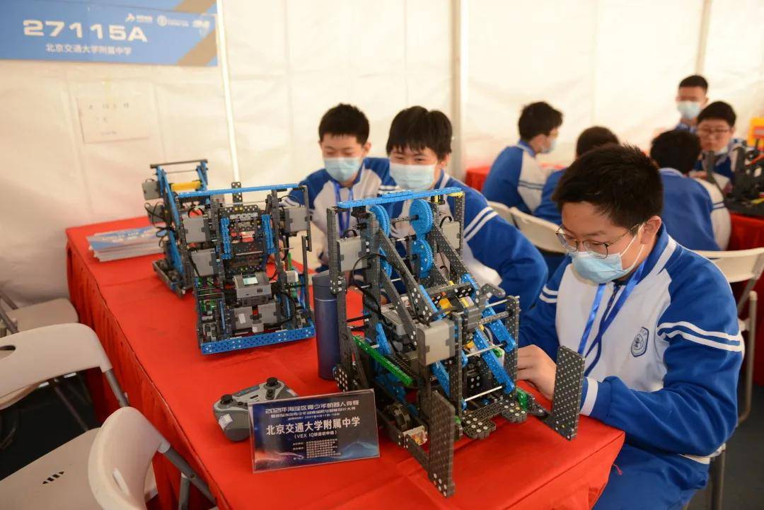 北京交大附中承办海淀区青少年机器人比赛