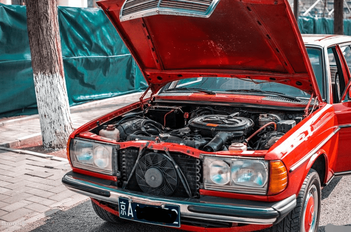 北京车友晒出其父的老车——第五代奔驰230e,1989年落地超90万元
