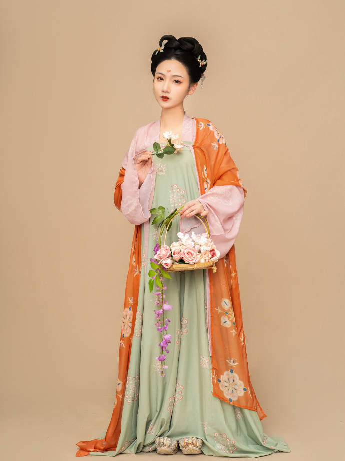 原创唐朝人的审美有多绝看看复原款汉服就知道了端庄又大气