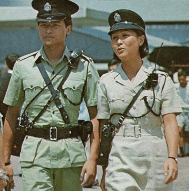 香港警察的警服,20多年时间里,为何同时使用2种警服?