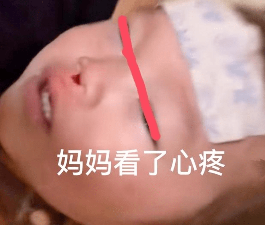 原创心疼!孩子发高烧,奶奶使用土方法将孩子扎出血