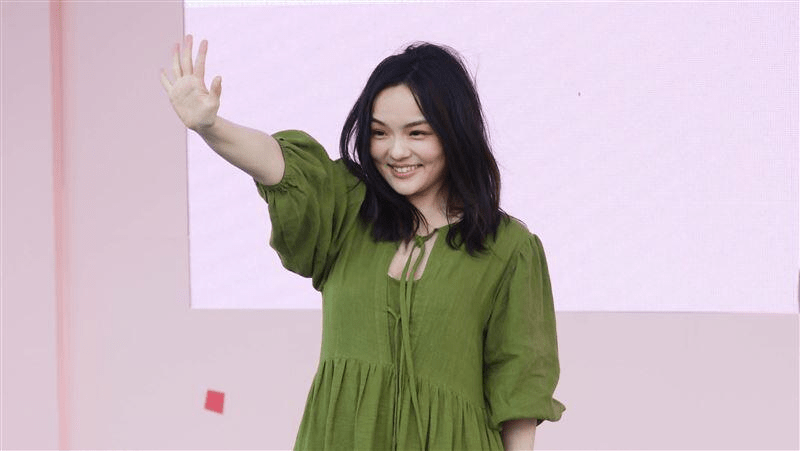 不知不觉,徐佳莹已经与比尔贾结婚三年了,去年12月徐佳莹生下一个儿子