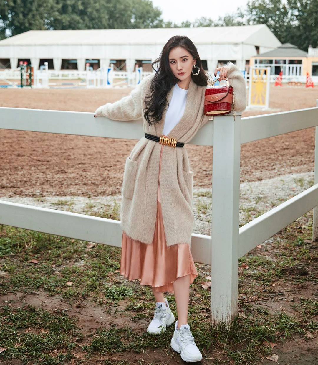 杨幂少女型的搭配风格