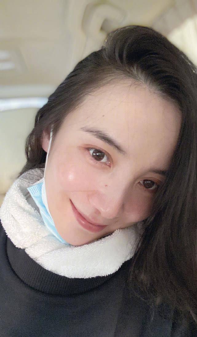 宋佳懒得理绯闻晒卖萌自拍心情大好,素颜出镜少女元气