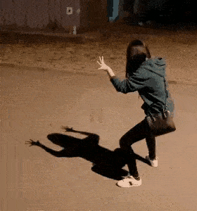 这妹子如此可爱,做我女朋友可好,我愿意做你的影子,与你不离不弃.