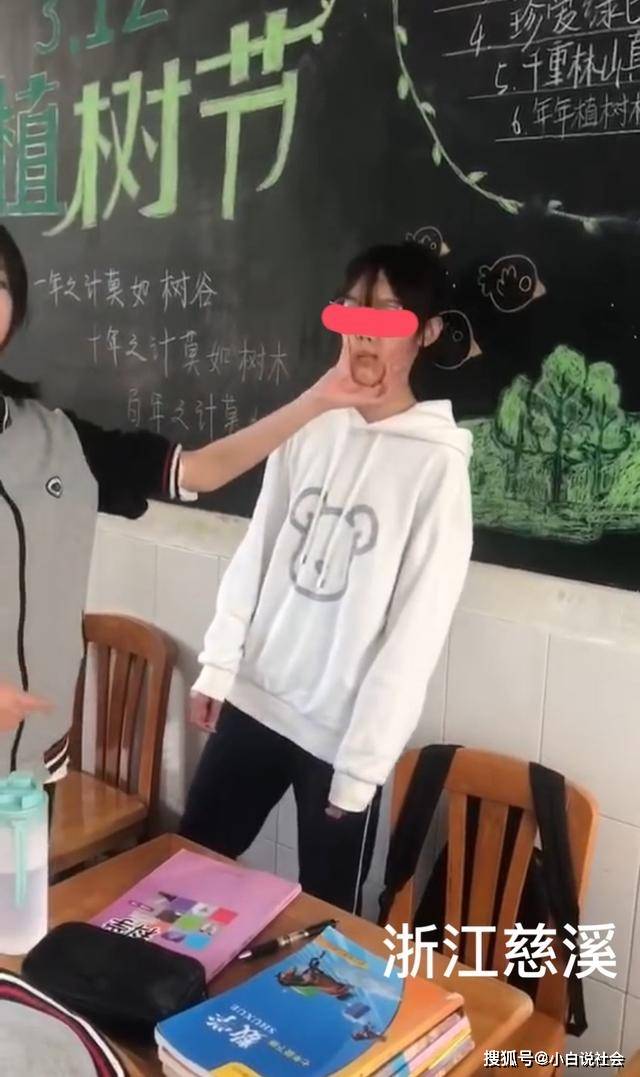 原创浙江慈溪中学女生连扇女同学巴掌拳打脚踢言语让人无法想象