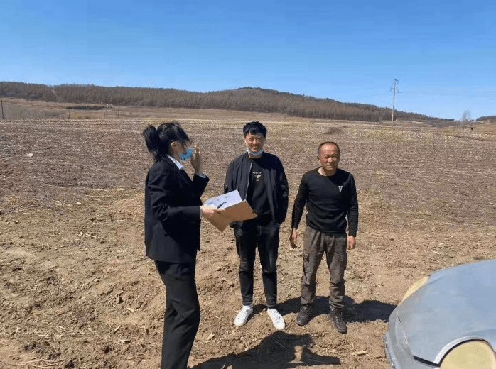 田间地头,法官多元解纷争鸡东县法院鸡林人民法庭老先进模范庭长吕仙