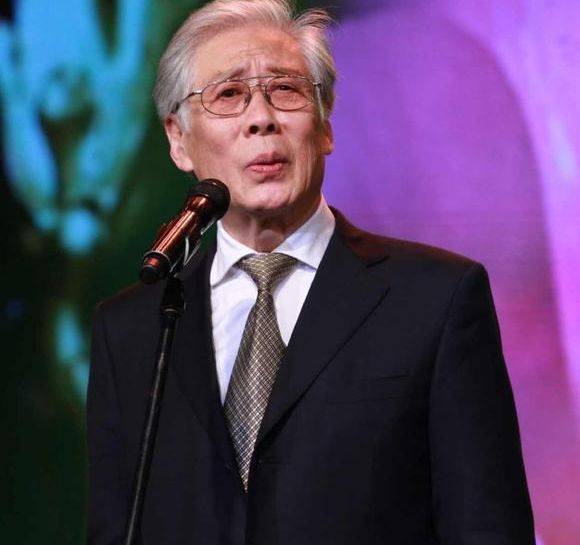 他是国家一家演员电视剧片酬却只有2万元给记者抽15元的烟