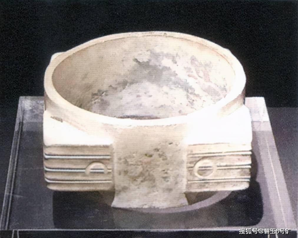 山东大汶口文化玉琮,距今约5000年