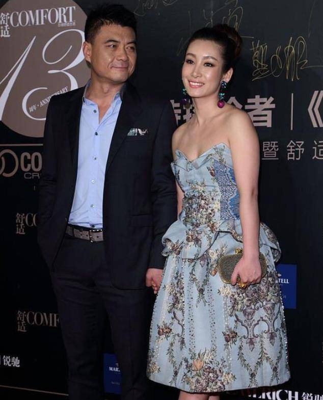 秦海璐和王新军合影,看秦海璐的状态,就知道王新军有多幸福了