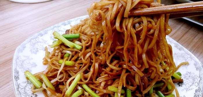 蒜苔蒸卤面——河南一带颇受欢迎的一道美食!