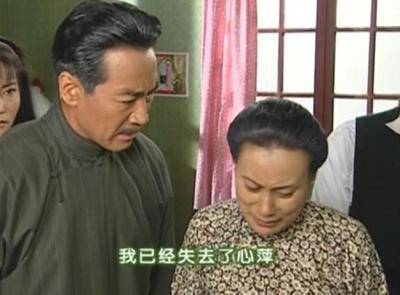 原创依萍是不是陆振华的女儿?你看傅文佩的3个反应就懂了,疑点重重