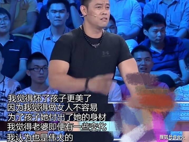 两人私下相处也非常有爱,晋松曾分享过与老婆李汶桐共享浪漫晚餐的