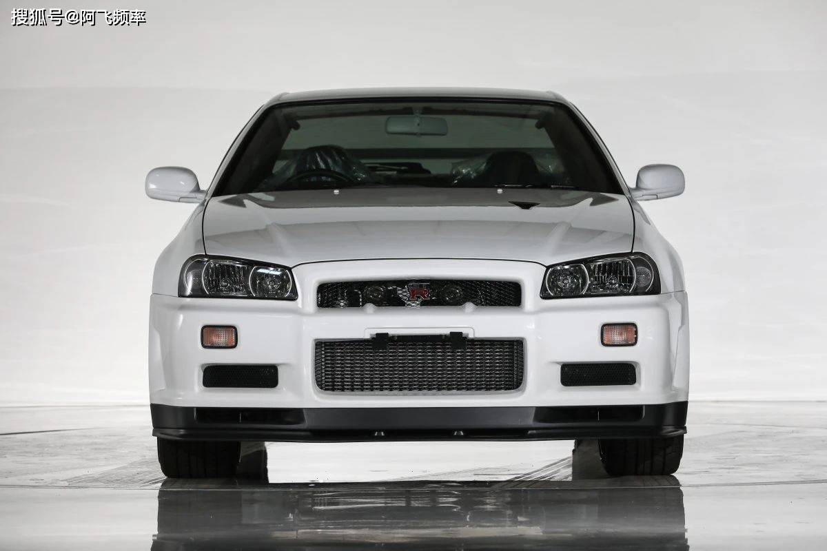 时间胶囊 仅行驶10公里的2002年日产gtr r34