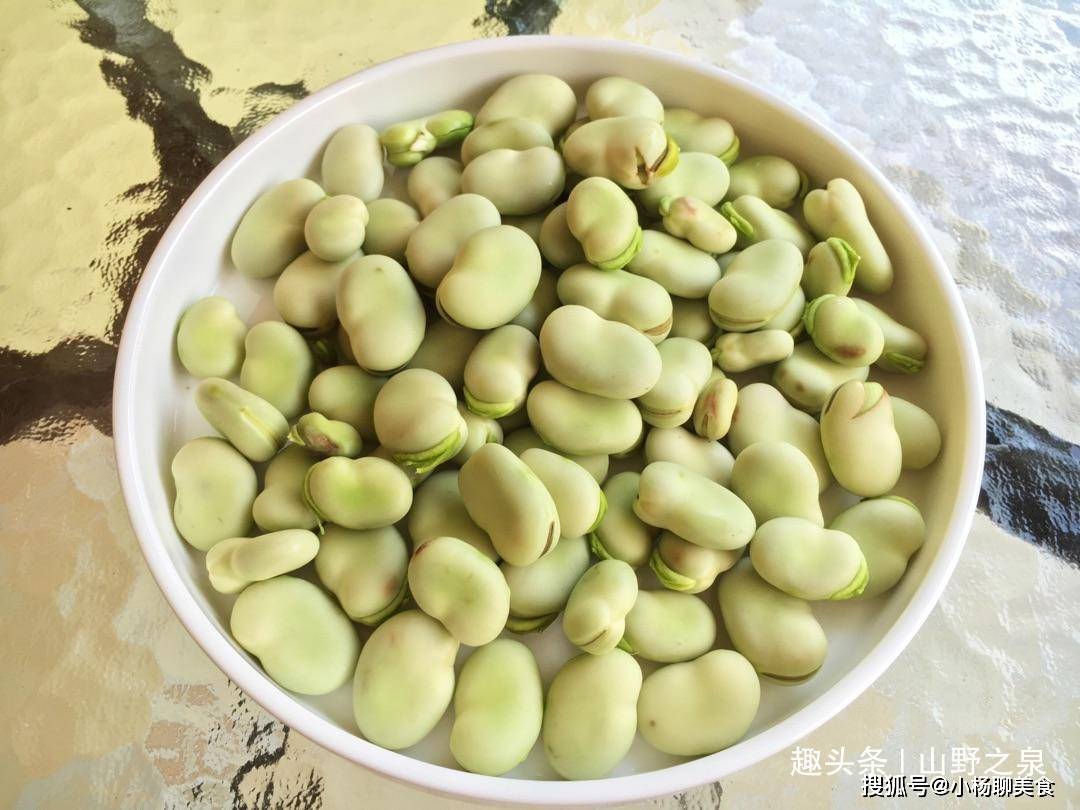 吃胡豆好处多多,它可以提高记忆力,也能缓解便秘!_作用